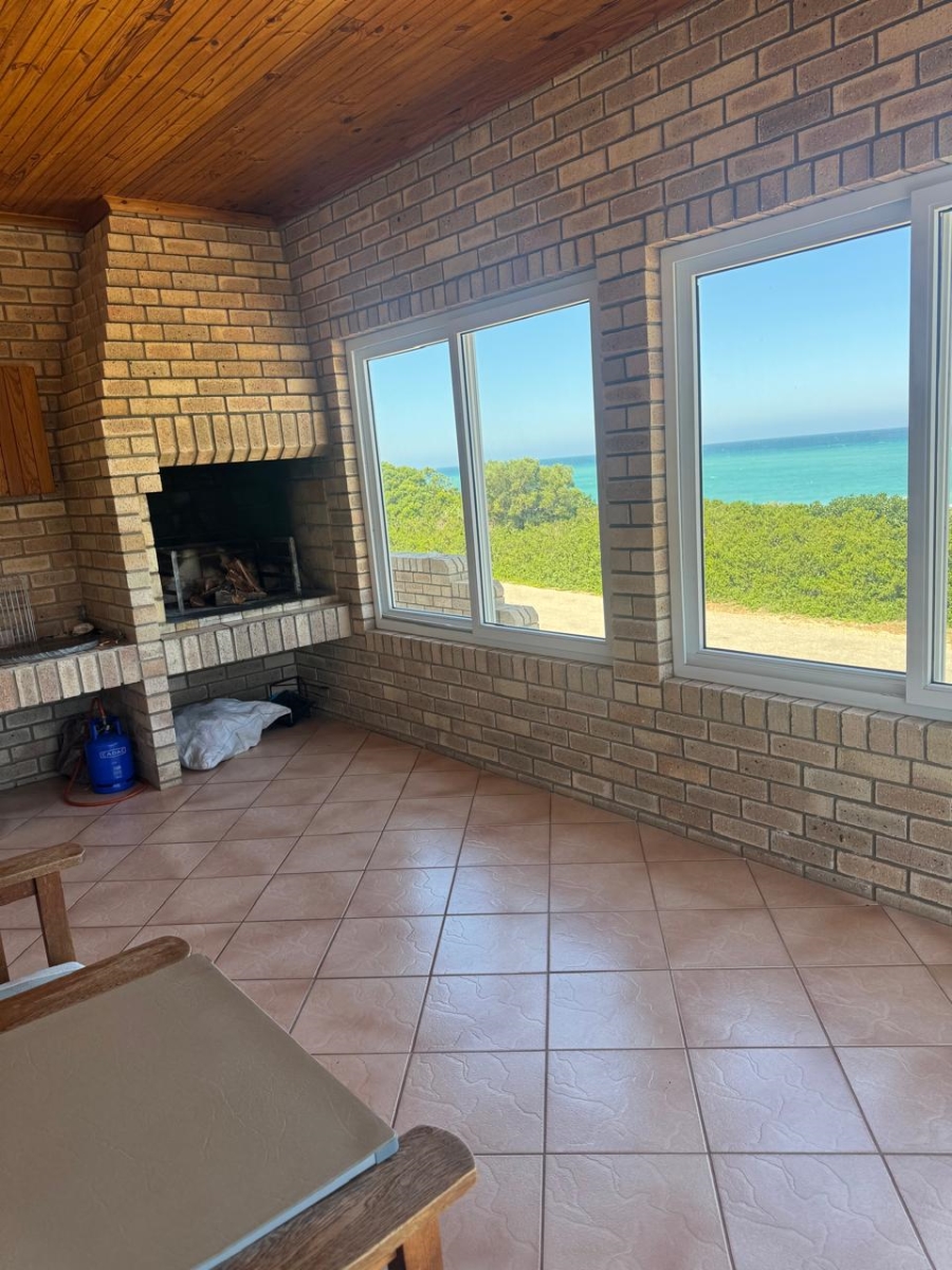6 Bedroom Property for Sale in Aston Bay Eastern Cape